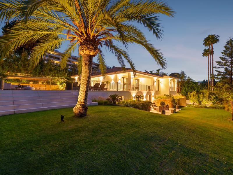 Luxury Scandinavian-Style Villa for Sale , Nueva Andalucia 