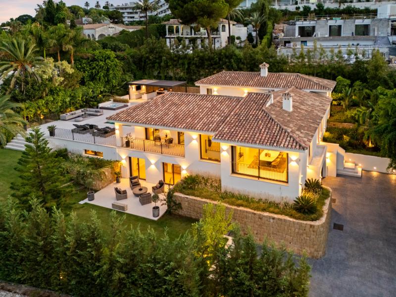Luxury Scandinavian-Style Villa for Sale , Nueva Andalucia 