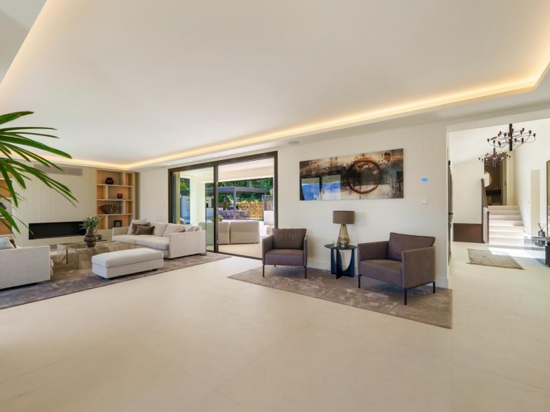Luxury Scandinavian-Style Villa for Sale , Nueva Andalucia 