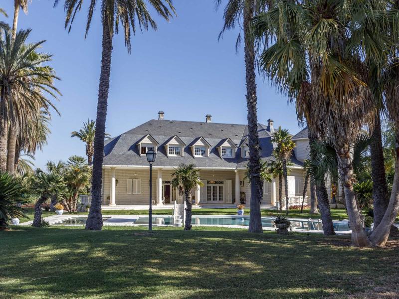 Exceptional Estate with 2 Villas, 2 Pools & 40,000 m² of Orange Groves , Valencia 