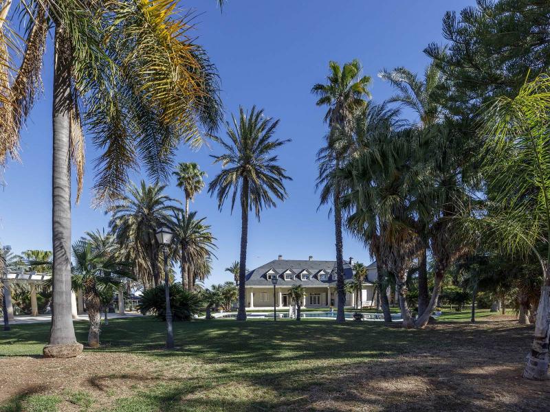 Exceptional Estate with 2 Villas, 2 Pools & 40,000 m² of Orange Groves , Valencia 