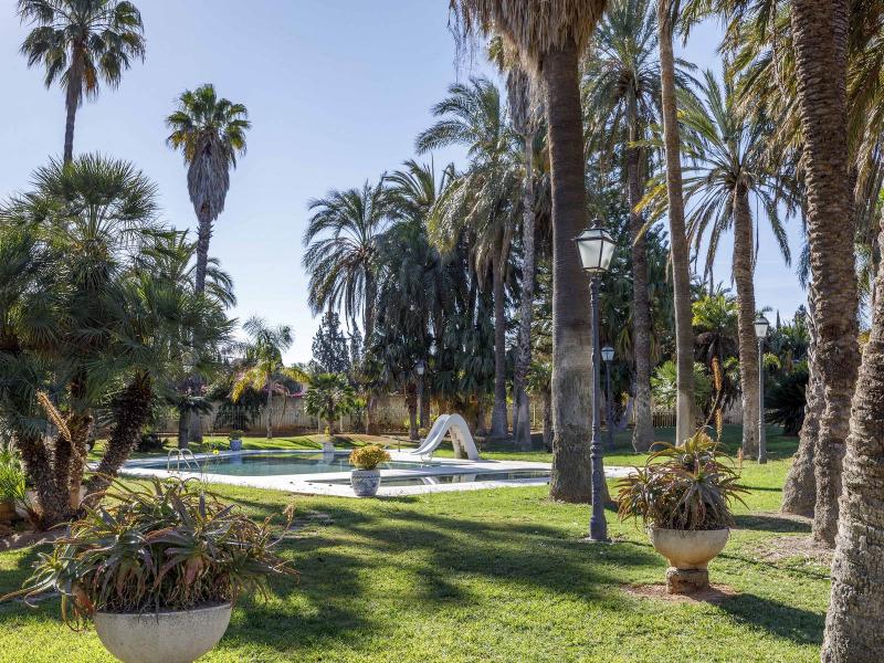 Exceptional Estate with 2 Villas, 2 Pools & 40,000 m² of Orange Groves , Valencia 