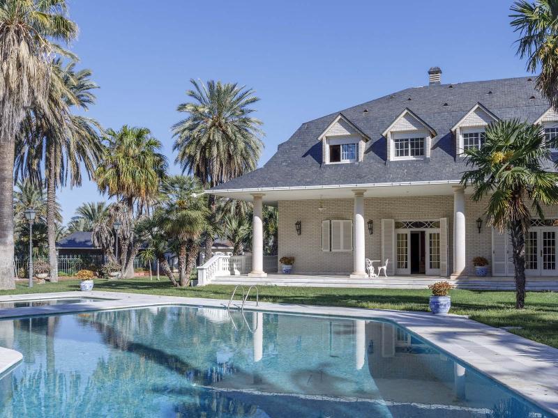 Exceptional Estate with 2 Villas, 2 Pools & 40,000 m² of Orange Groves , Valencia 