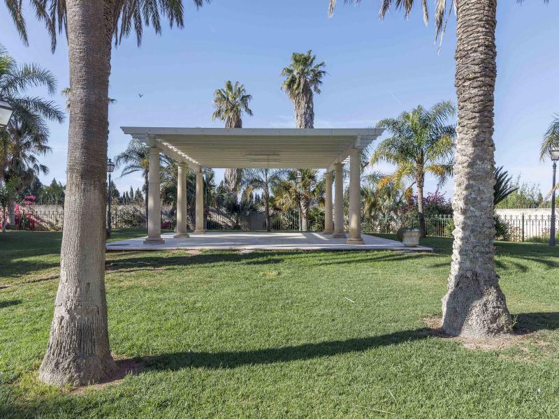 Exceptional Estate with 2 Villas, 2 Pools & 40,000 m² of Orange Groves , Valencia 