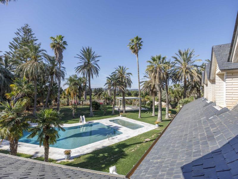 Exceptional Estate with 2 Villas, 2 Pools & 40,000 m² of Orange Groves , Valencia 
