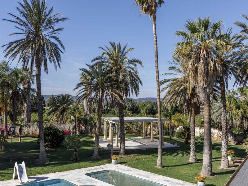 Exceptional Estate with 2 Villas, 2 Pools & 40,000 m² of Orange Groves , Valencia 