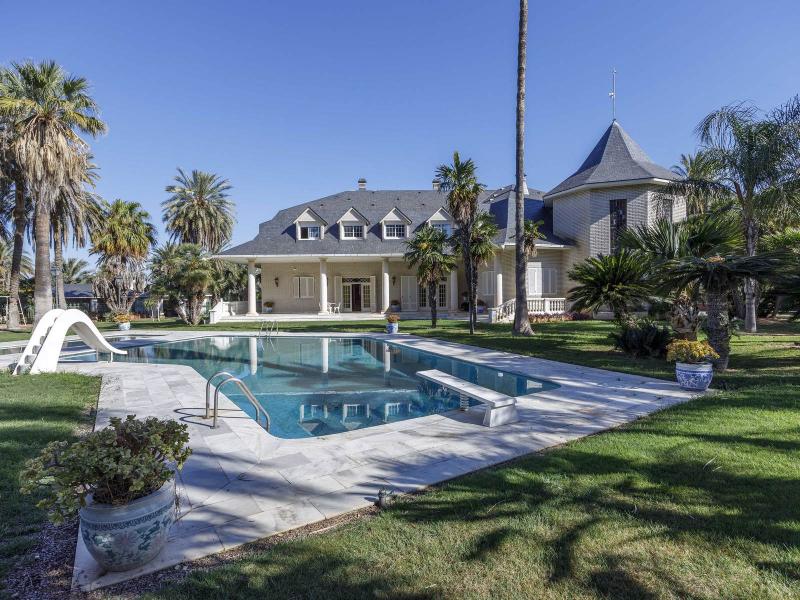 Exceptional Estate with 2 Villas, 2 Pools & 40,000 m² of Orange Groves , Valencia 
