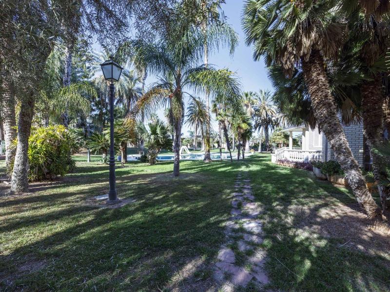 Exceptional Estate with 2 Villas, 2 Pools & 40,000 m² of Orange Groves , Valencia 