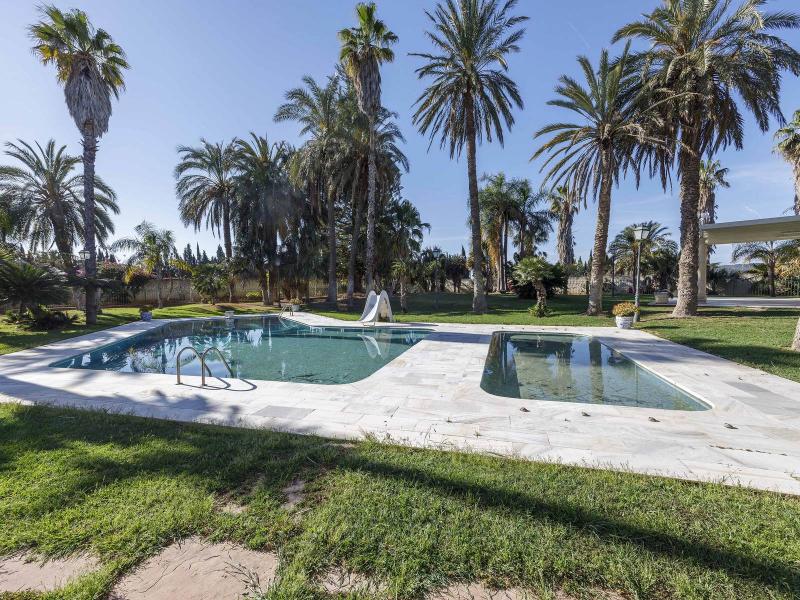 Exceptional Estate with 2 Villas, 2 Pools & 40,000 m² of Orange Groves , Valencia 