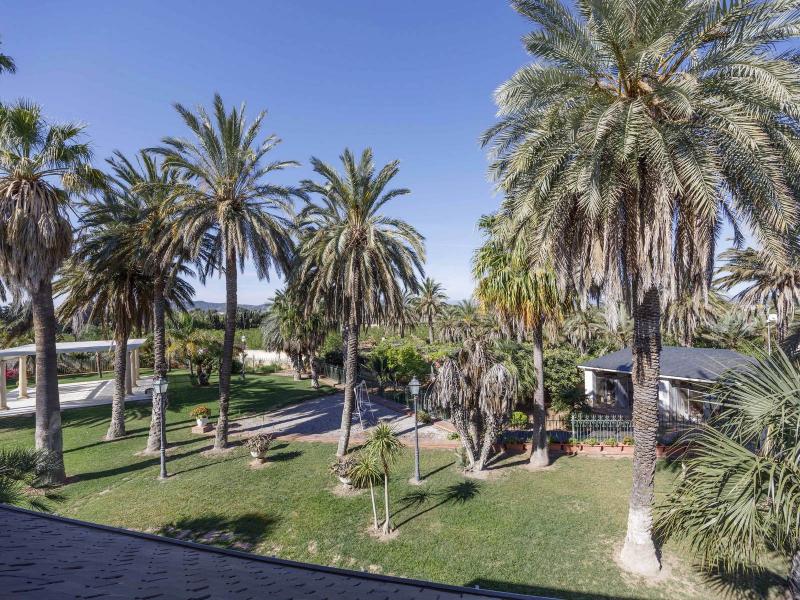 Exceptional Estate with 2 Villas, 2 Pools & 40,000 m² of Orange Groves , Valencia 