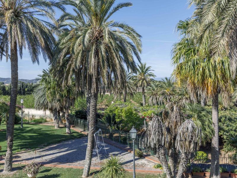 Exceptional Estate with 2 Villas, 2 Pools & 40,000 m² of Orange Groves , Valencia 