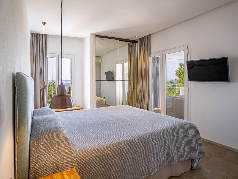 Contemporary Sea-View Villa for Sale in Ibiza , San Antonio 