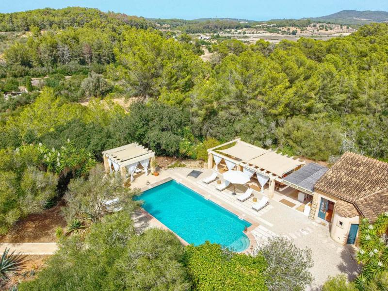 Private Villa with Guest Houses , 