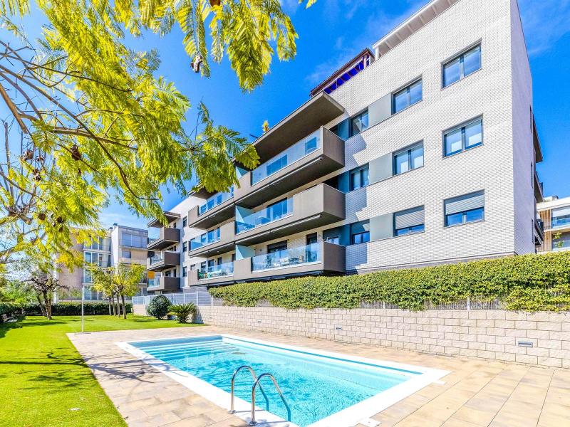 Bright Four-Bedroom Apartment with Sea Views in Sitges , Sitges 