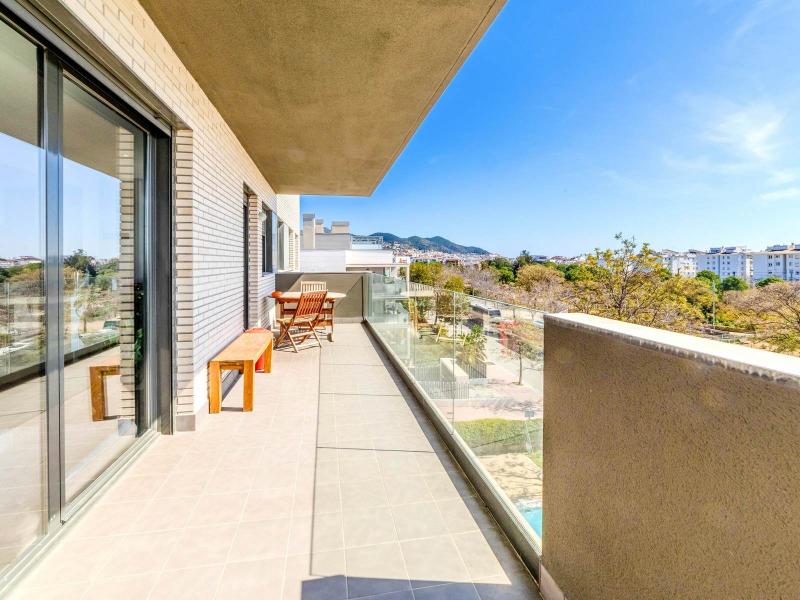 Bright Four-Bedroom Apartment with Sea Views in Sitges , Sitges 