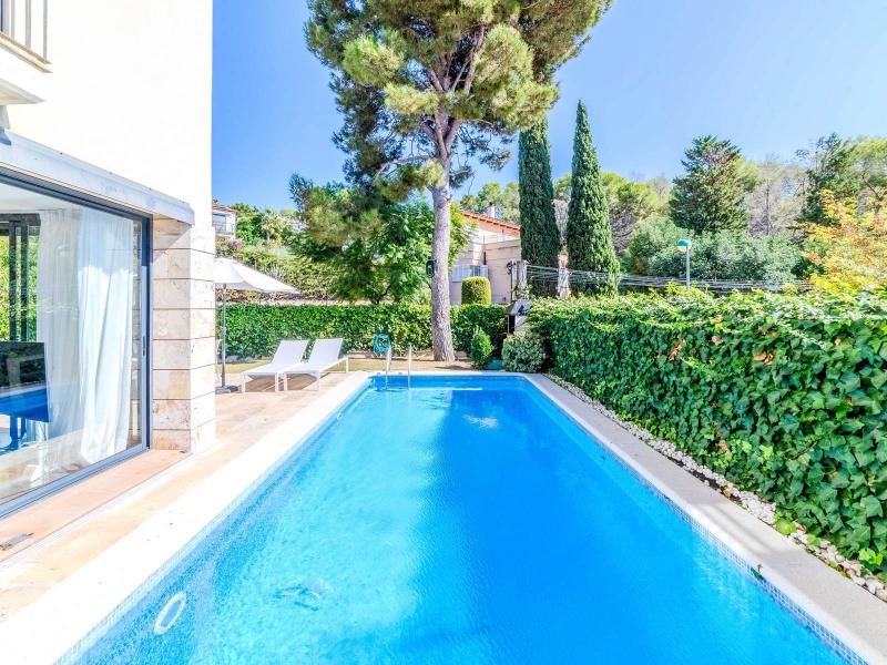 Sea View Villa for Sale in Vallpineda, Sitges , Sitges 