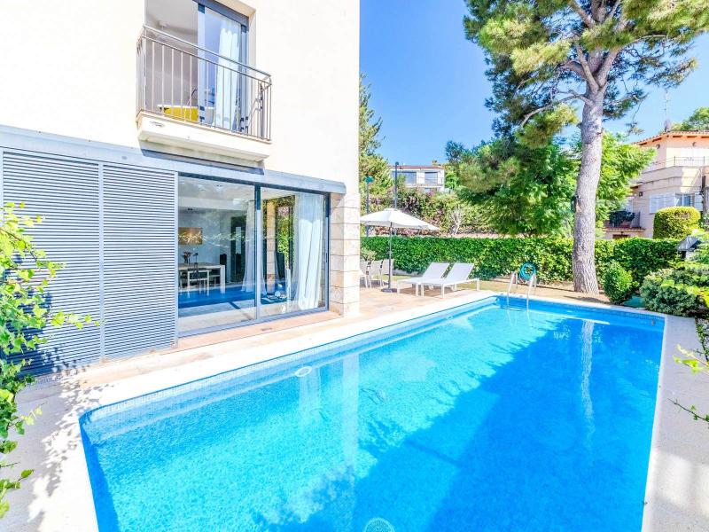 Sea View Villa for Sale in Vallpineda, Sitges , Sitges 
