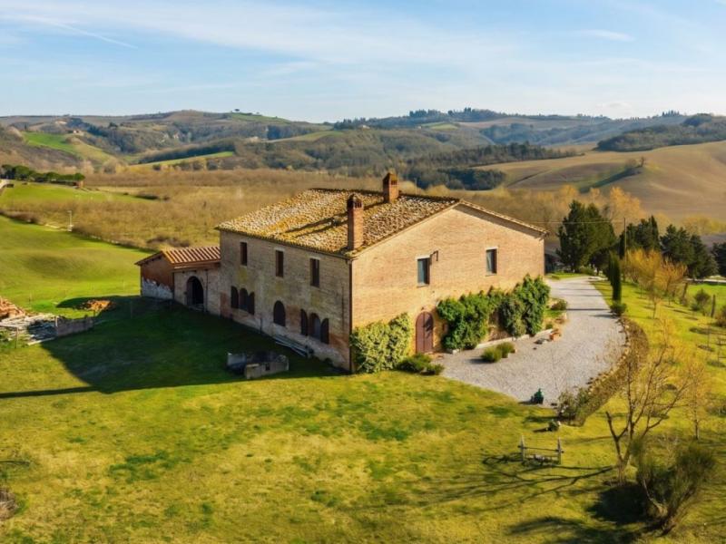 Tuscan Farmhouse with Annexes , Tuscany 