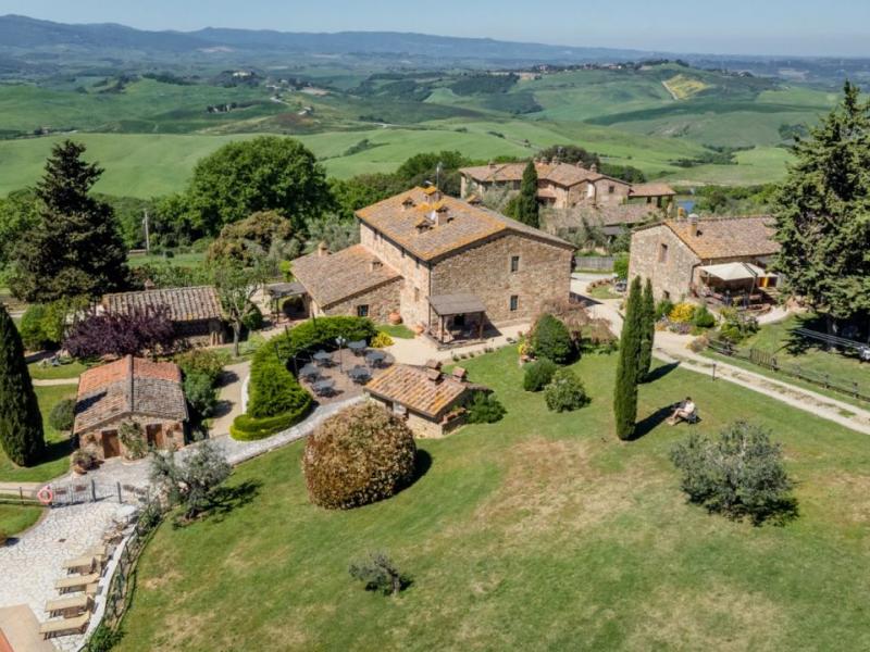 Historic Tuscan Borgo with Pool and Olive Grove for Sale in Gambassi Terme , Tuscany 