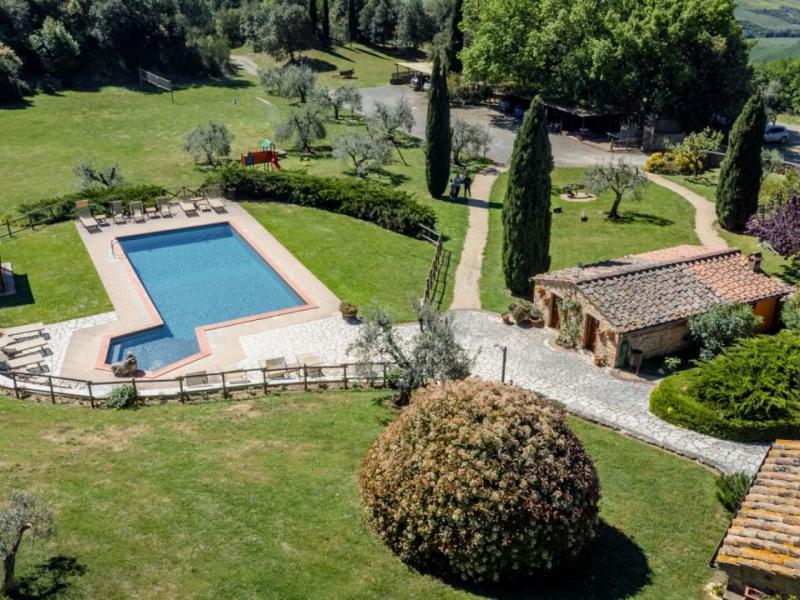Historic Tuscan Borgo with Pool and Olive Grove for Sale in Gambassi Terme , Tuscany 