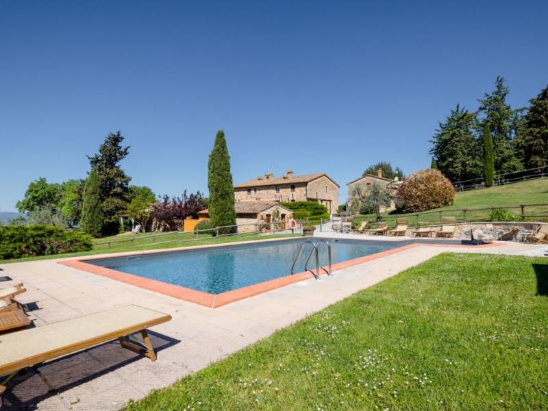 Historic Tuscan Borgo with Pool and Olive Grove for Sale in Gambassi Terme , Tuscany 