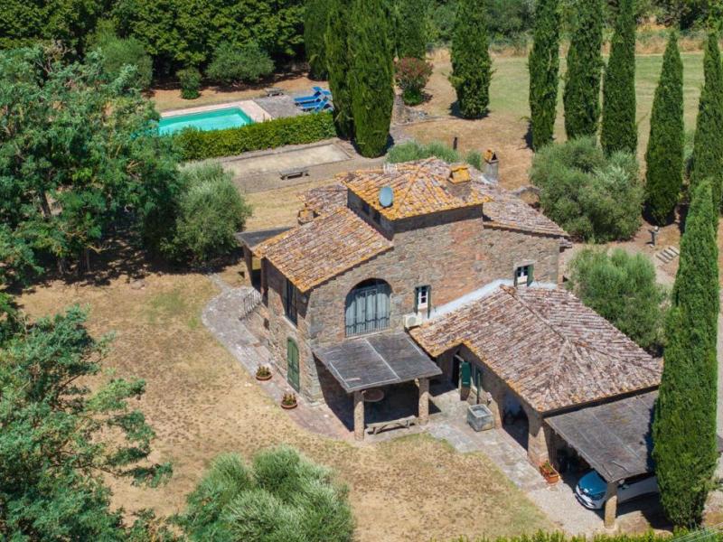 Historic Country Villa with Turret and Pool for Sale in Cortona, Tuscany , Tuscany 