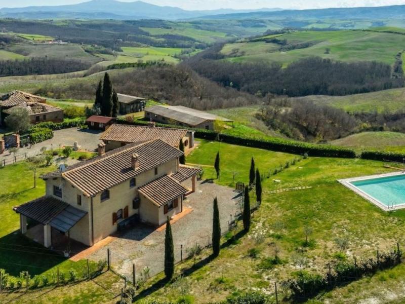 Val d’Orcia Estate with Farmhouses , Tuscany 