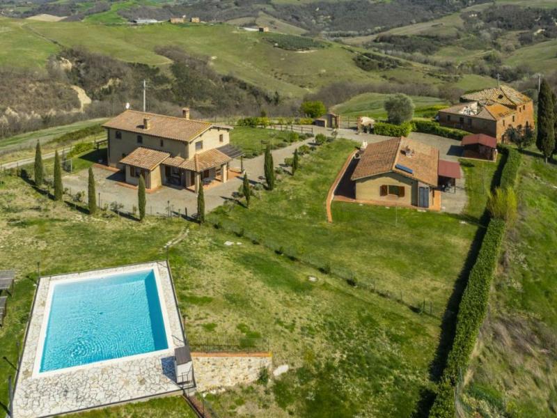 Val d’Orcia Estate with Farmhouses , Tuscany 