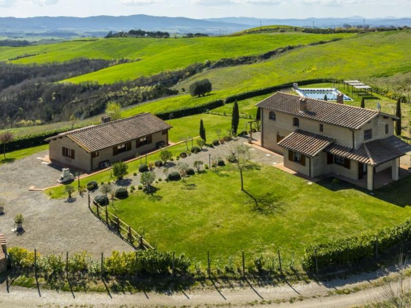 Val d’Orcia Estate with Farmhouses , Tuscany 