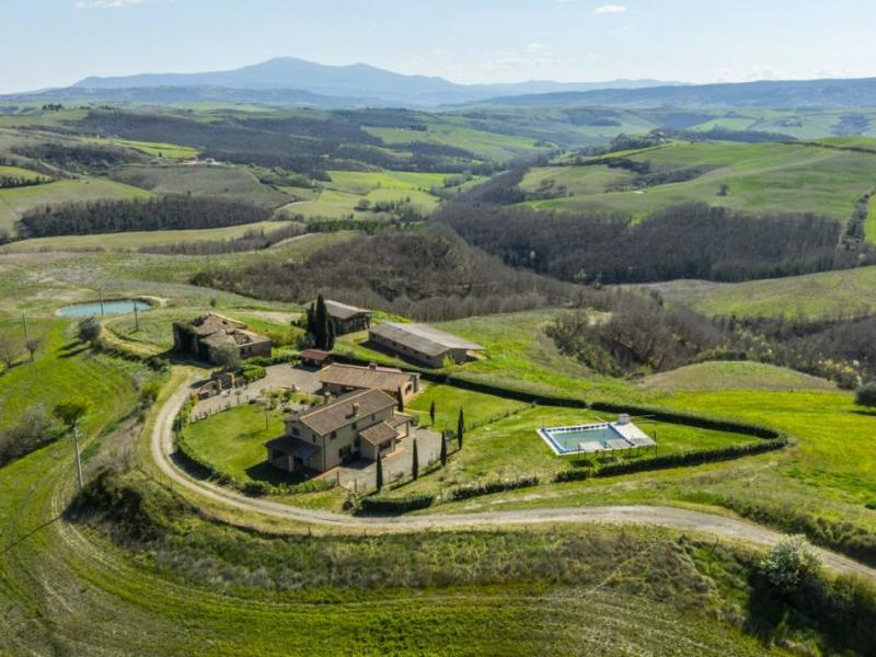 Val d’Orcia Estate with Farmhouses , Tuscany 