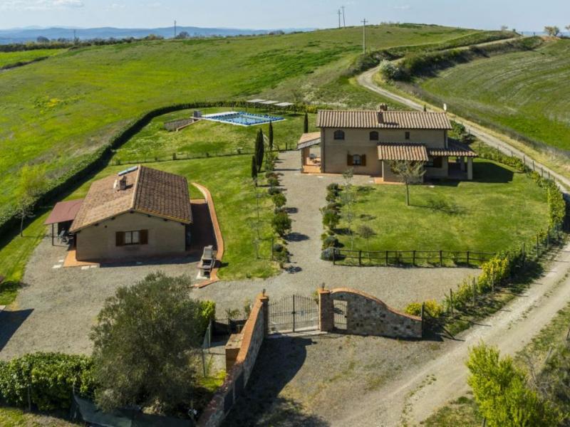 Val d’Orcia Estate with Farmhouses , Tuscany 