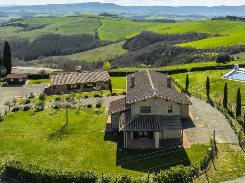 Val d’Orcia Estate with Farmhouses , Tuscany 