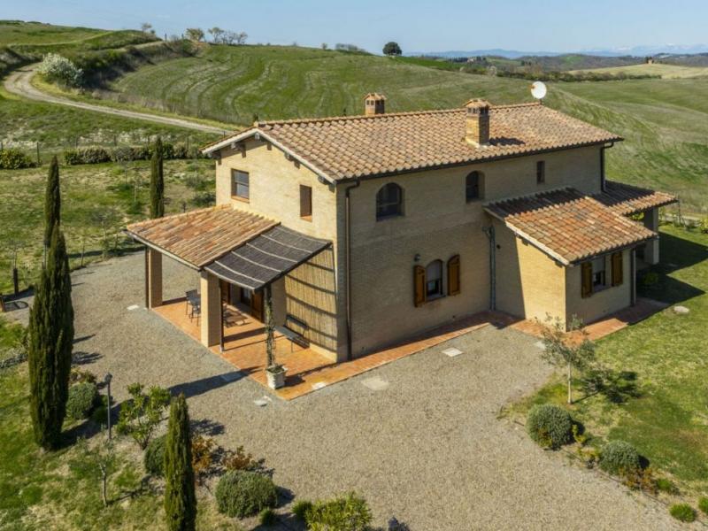 Val d’Orcia Estate with Farmhouses , Tuscany 