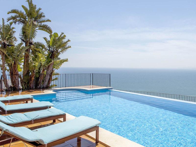 Mediterranean-Style Sea View Villa for Sale , Valencia 