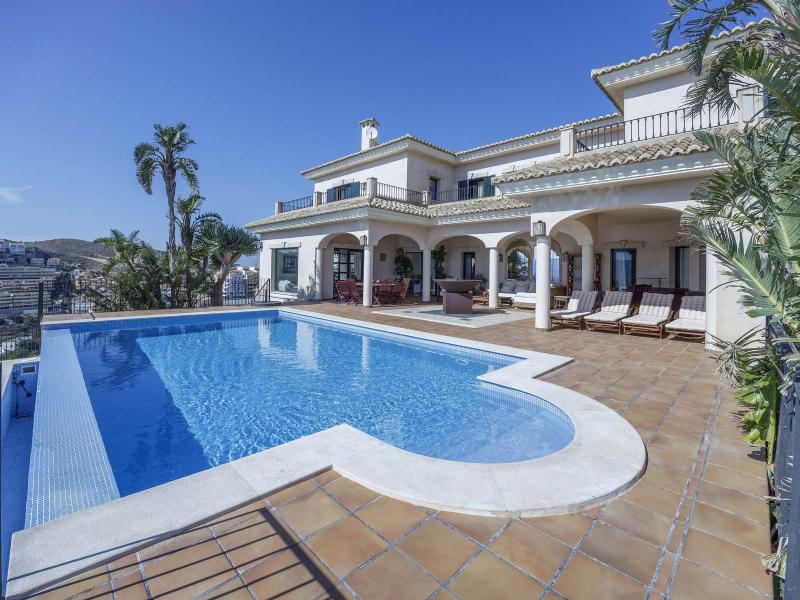 Mediterranean-Style Sea View Villa for Sale , Valencia 