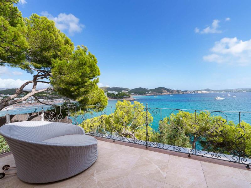 Seafront Villa with Private Dock and Beach , 