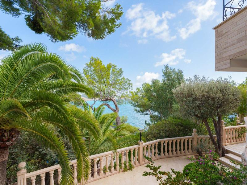 Seafront Villa with Private Dock and Beach , 