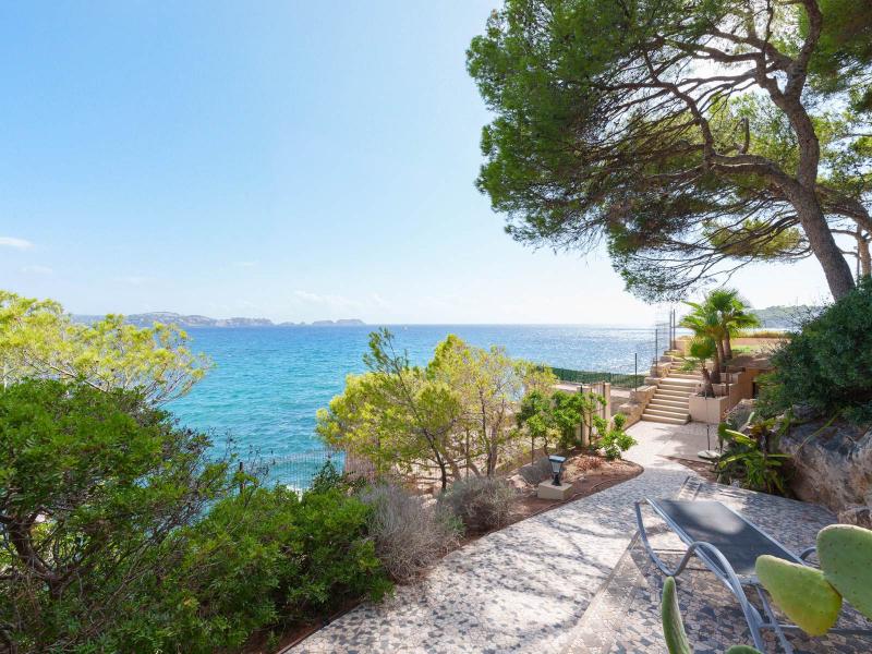 Seafront Villa with Private Dock and Beach , 