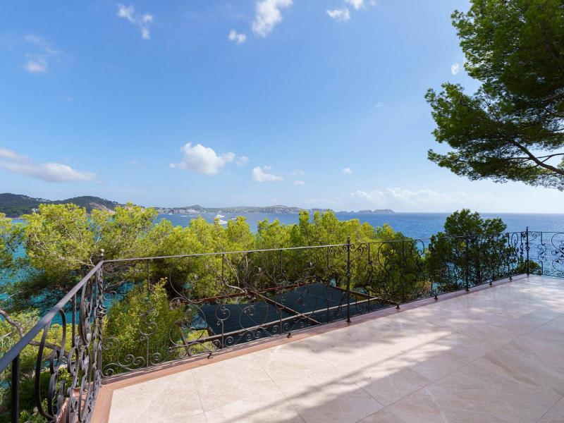 Seafront Villa with Private Dock and Beach , 