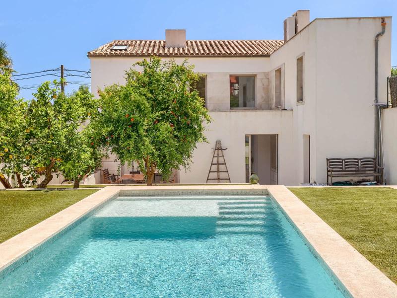 Elegant Renovated Villa for Sale in Calvià , 