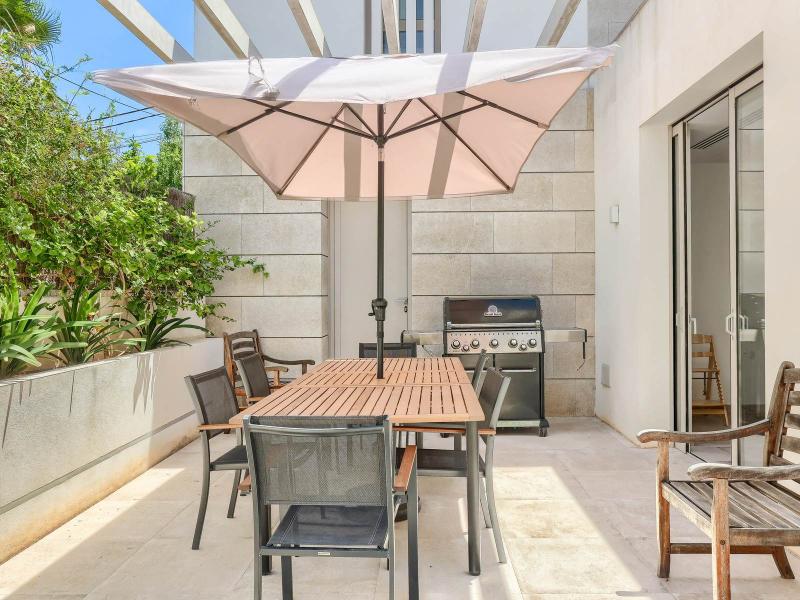 Elegant Renovated Villa for Sale in Calvià , 
