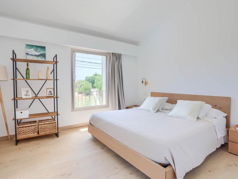 Elegant Renovated Villa for Sale in Calvià , 