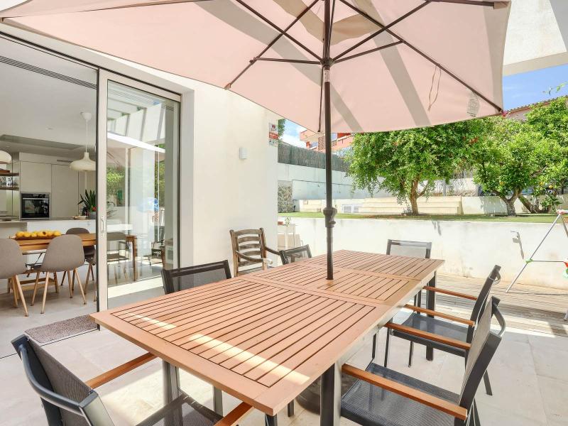 Elegant Renovated Villa for Sale in Calvià , 