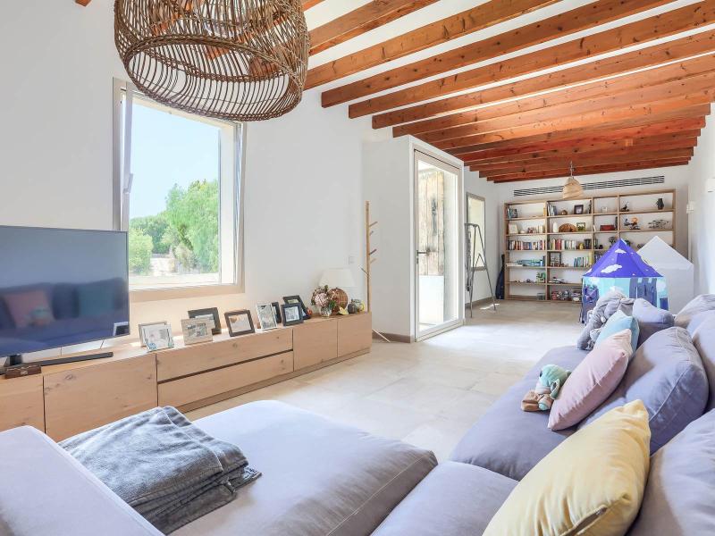 Elegant Renovated Villa for Sale in Calvià , 