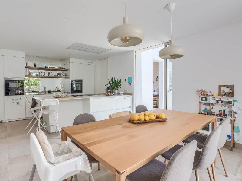 Elegant Renovated Villa for Sale in Calvià , 