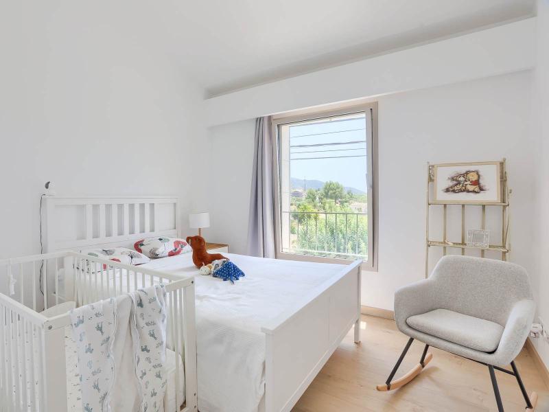 Elegant Renovated Villa for Sale in Calvià , 