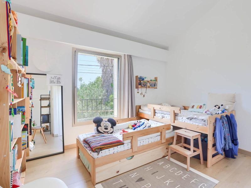 Elegant Renovated Villa for Sale in Calvià , 