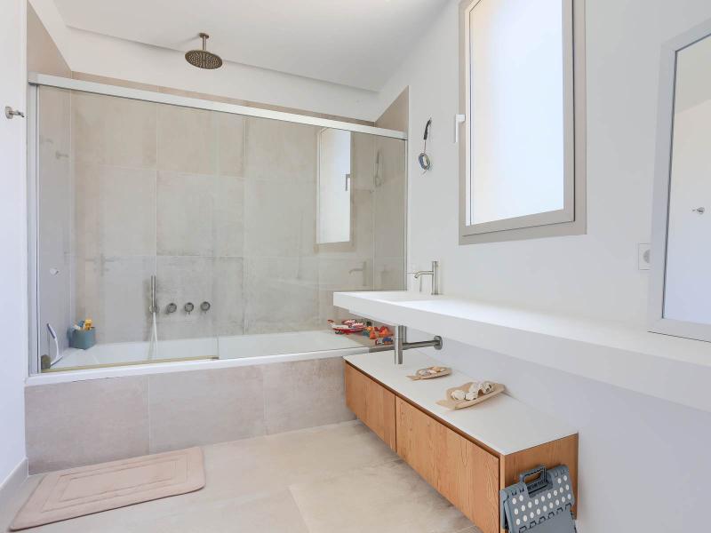 Elegant Renovated Villa for Sale in Calvià , 