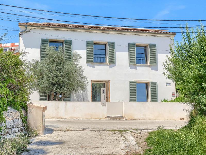 Elegant Renovated Villa for Sale in Calvià , 
