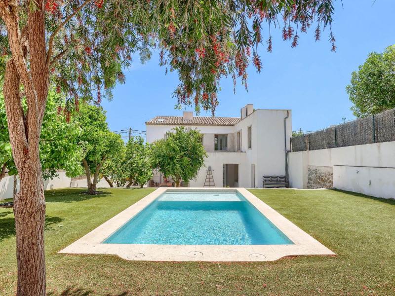 Elegant Renovated Villa for Sale in Calvià , 